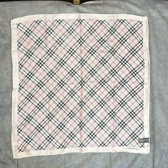 NWT Burberry Scarf - Picture 2 of 7